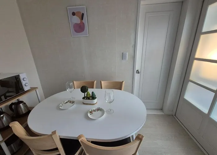 Peace House Open Mart, Traders 3 Minutes On Foot 15 Pyeong Entire House 2,living 1, Toilet 1, Tv * 서울특별시