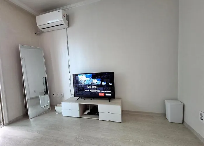아파트 Peace House Open Mart, Traders 3 Minutes On Foot 15 Pyeong Entire House 2,living 1, Toilet 1, Tv