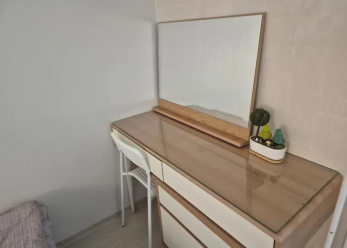 Peace House Open Mart, Traders 3 Minutes On Foot 15 Pyeong Entire House 2,living 1, Toilet 1, Tv